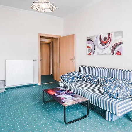 Hotel Karntnerhof 3*