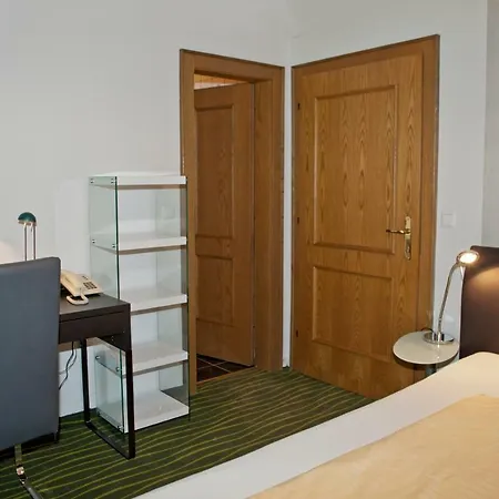 Kaerntnerhof Velden - Zum Schankbaron 호텔 벨덴암워스에르시